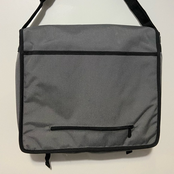 Manhattan Portage  Laptop Messenger Bag - Picture 3 of 5